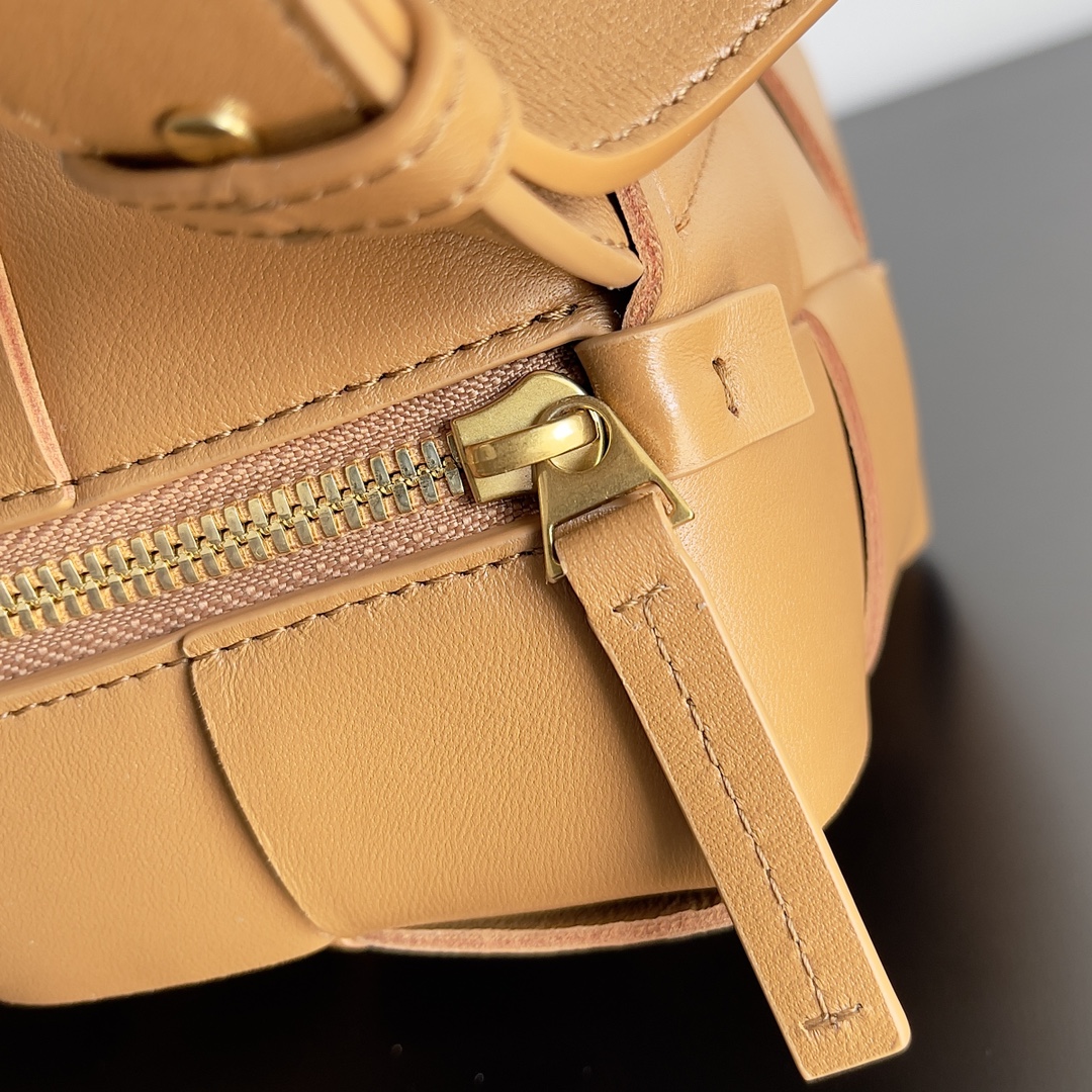 B0tt*ga Ven*ta Brick Cassette Light Brown For Women‎ 11in/28cm
