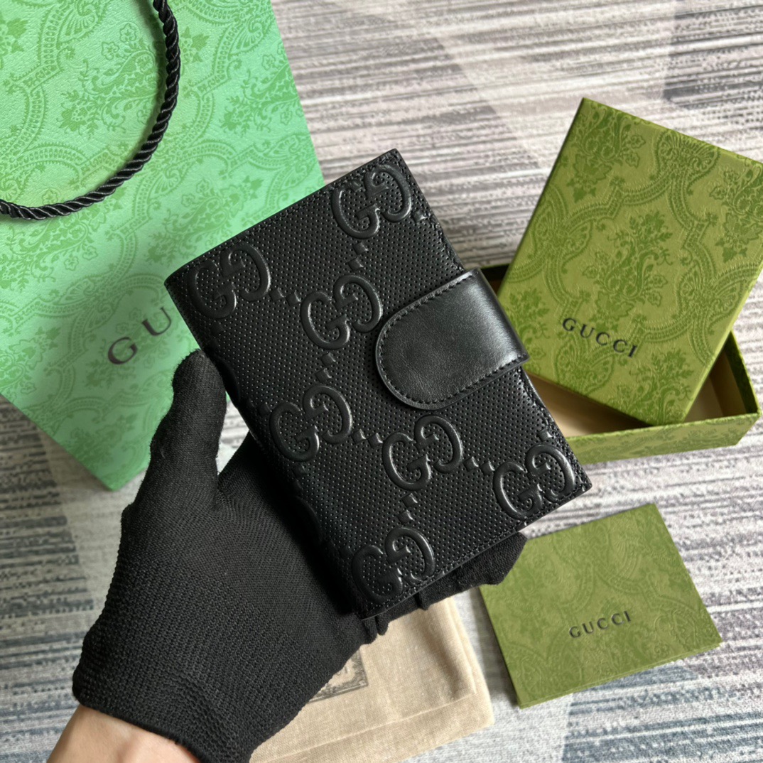 Gvc*1 GG Embossed Passport Case Black For Men 5.7in/10.5cm 724562 1W3AN 1000
