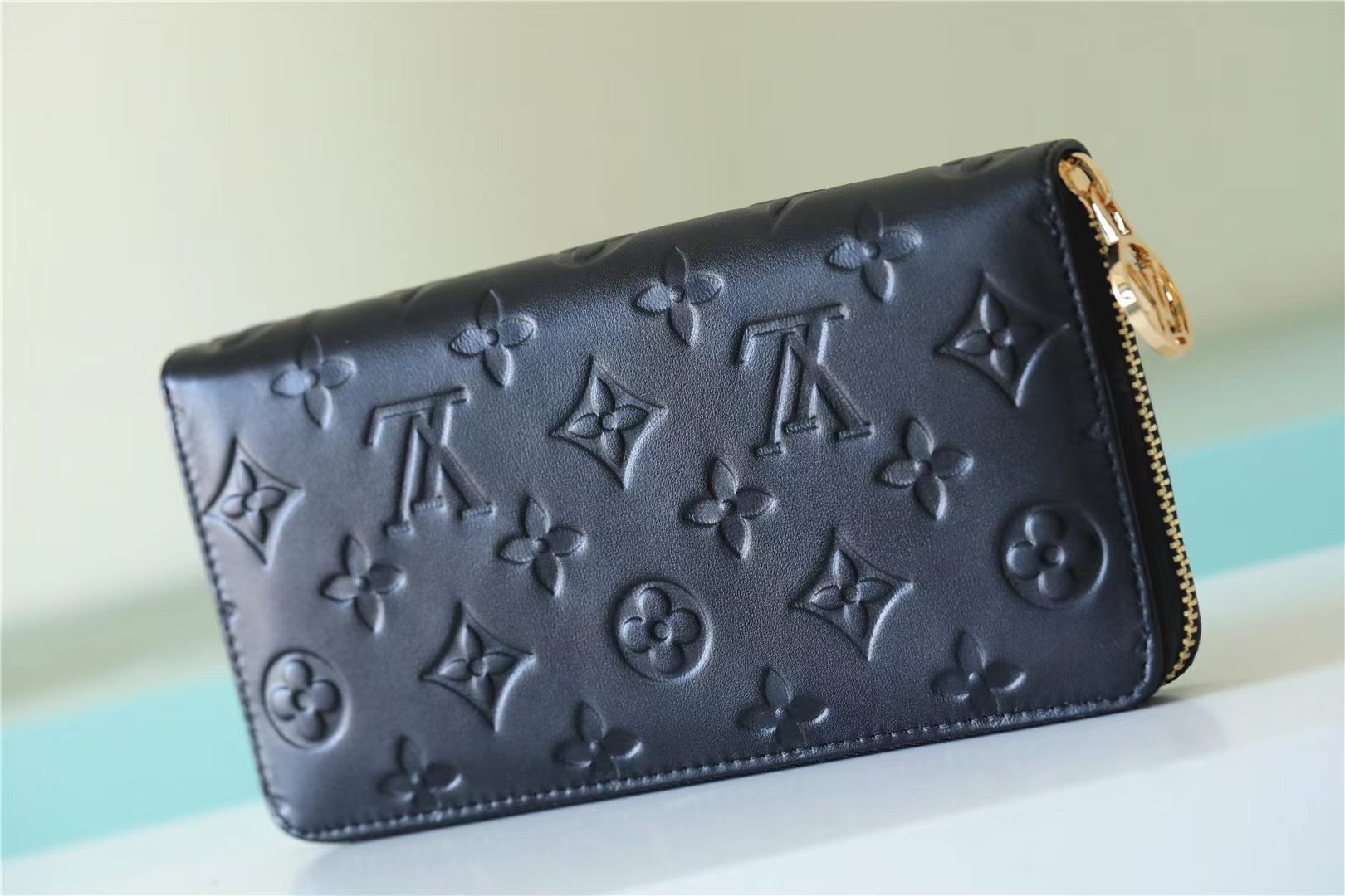 L0vis Vvtt0n Zippy Wallet Monogram Embossed Black For Women 8.1in/20cm M81510