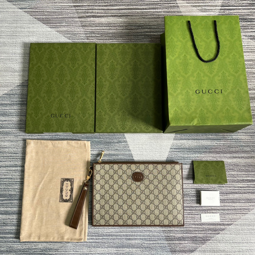 Pouch With Interlocking G Brown For Men 12in/30.5cm 672953 92TCG 8563