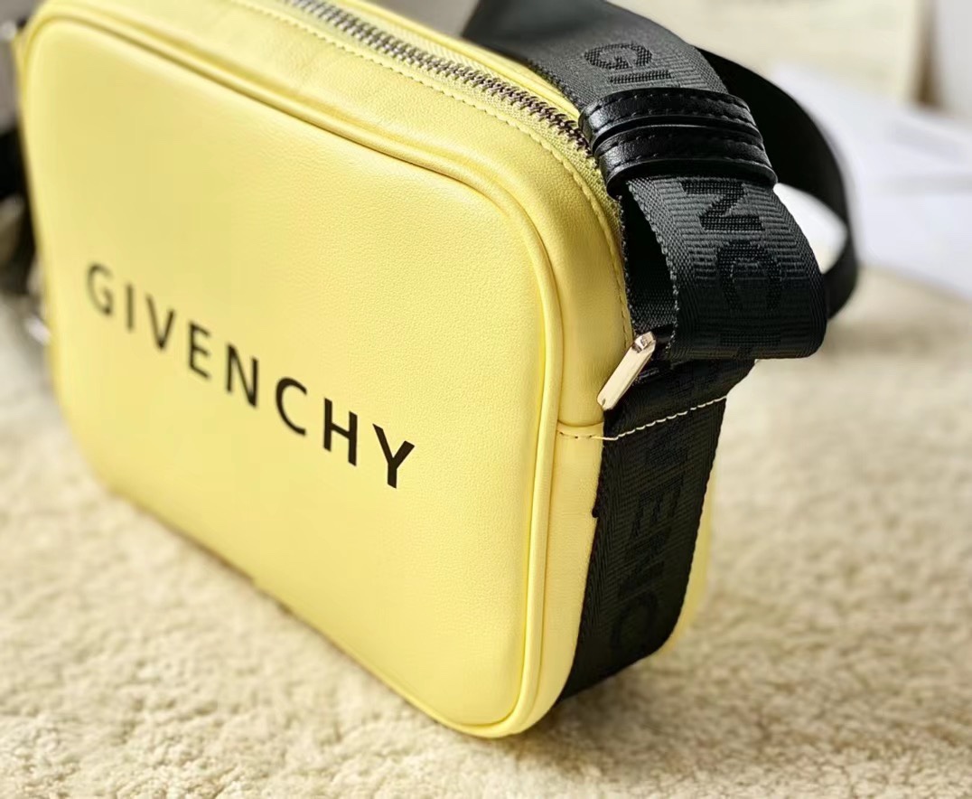 Givenchy Camera Bag Blue/Black/Yellow For Women 7.75in/19.7cm GIV158073