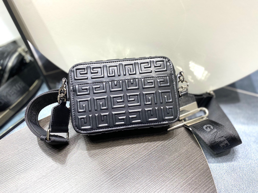 Givenchy Antigona Grained Camera Bag Black For Women 7.3in/18.5cm