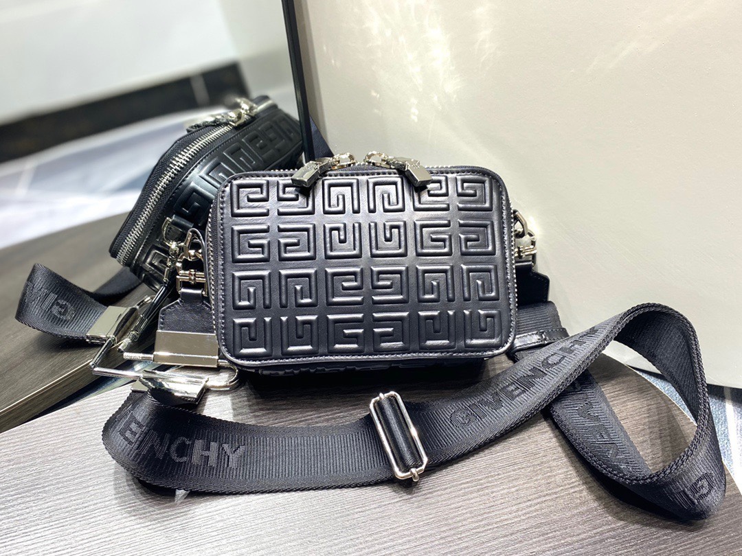 Givenchy Antigona Grained Camera Bag Black For Women 7.3in/18.5cm