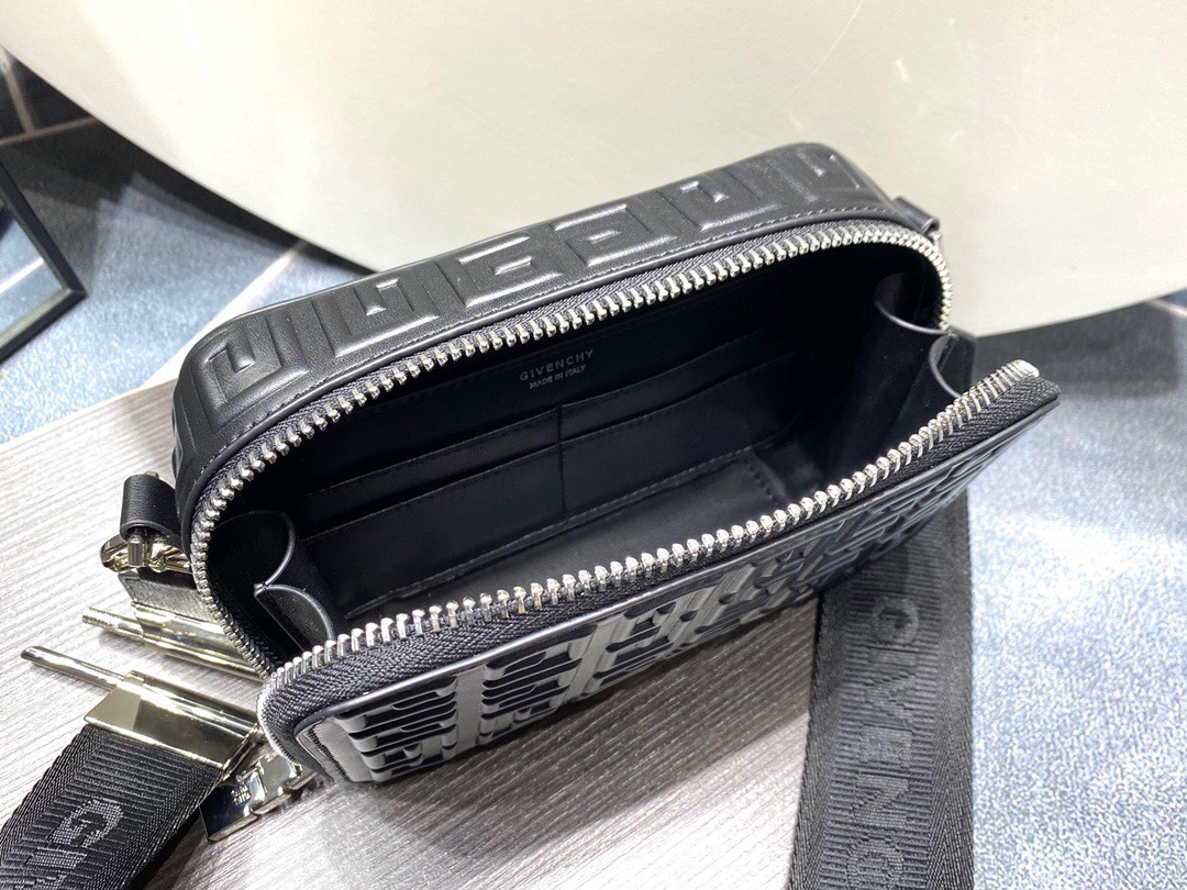 Givenchy Antigona Grained Camera Bag Black For Women 7.3in/18.5cm