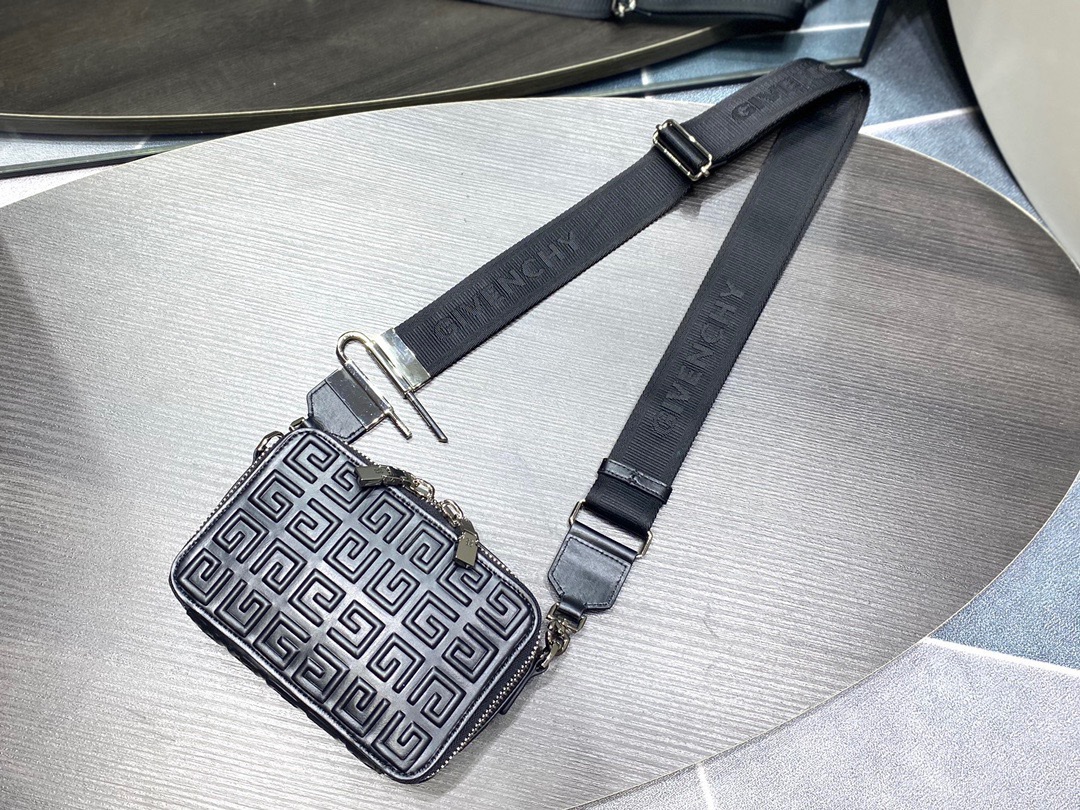 Givenchy Antigona Grained Camera Bag Black For Women 7.3in/18.5cm
