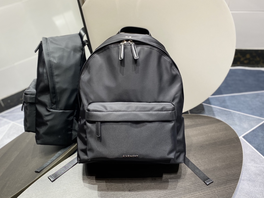 Givenchy Essentiel U Backpack Black For Women 16.9in/43cm BK508HK17N-001