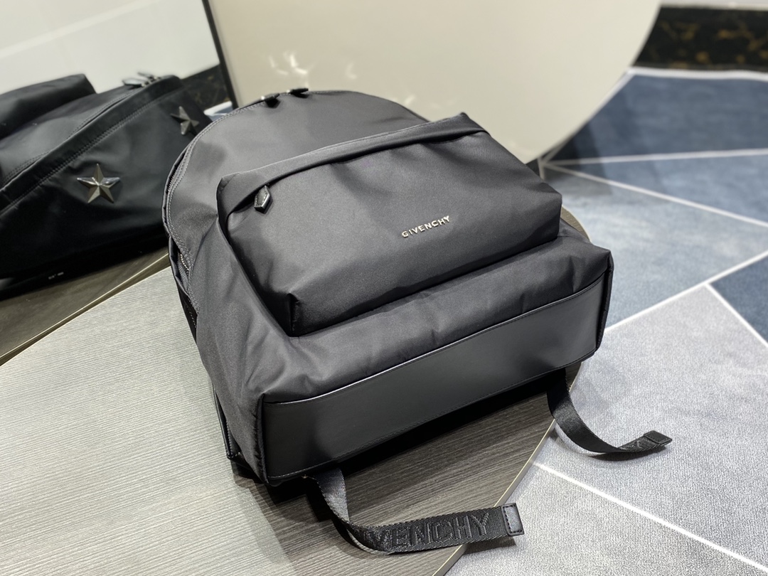 Givenchy Essentiel U Backpack Black For Women‎ 16.9in/43cm