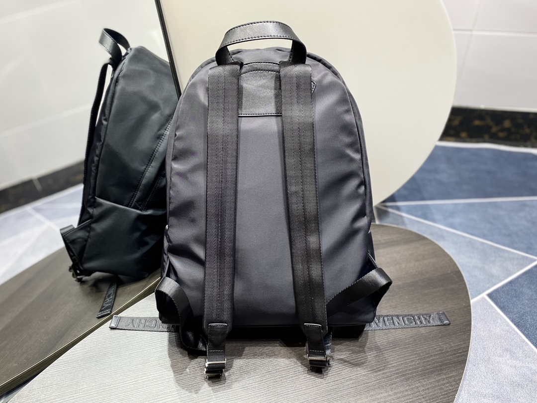 Givenchy Essentiel U Backpack Black For Women 16.9in/43cm BK508HK17N-001