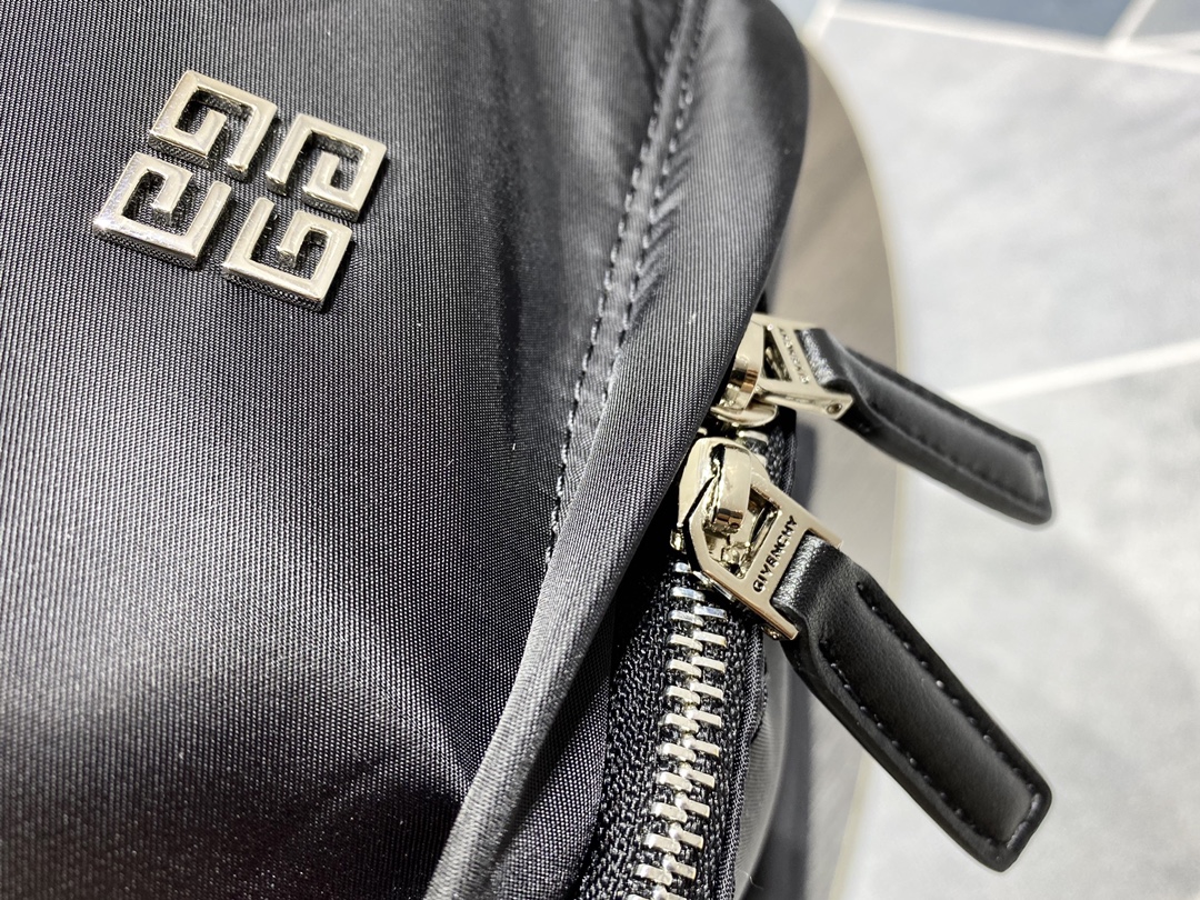 Givenchy Essentiel U Backpack Black For Women 16.9in/43cm BK508HK17N-001