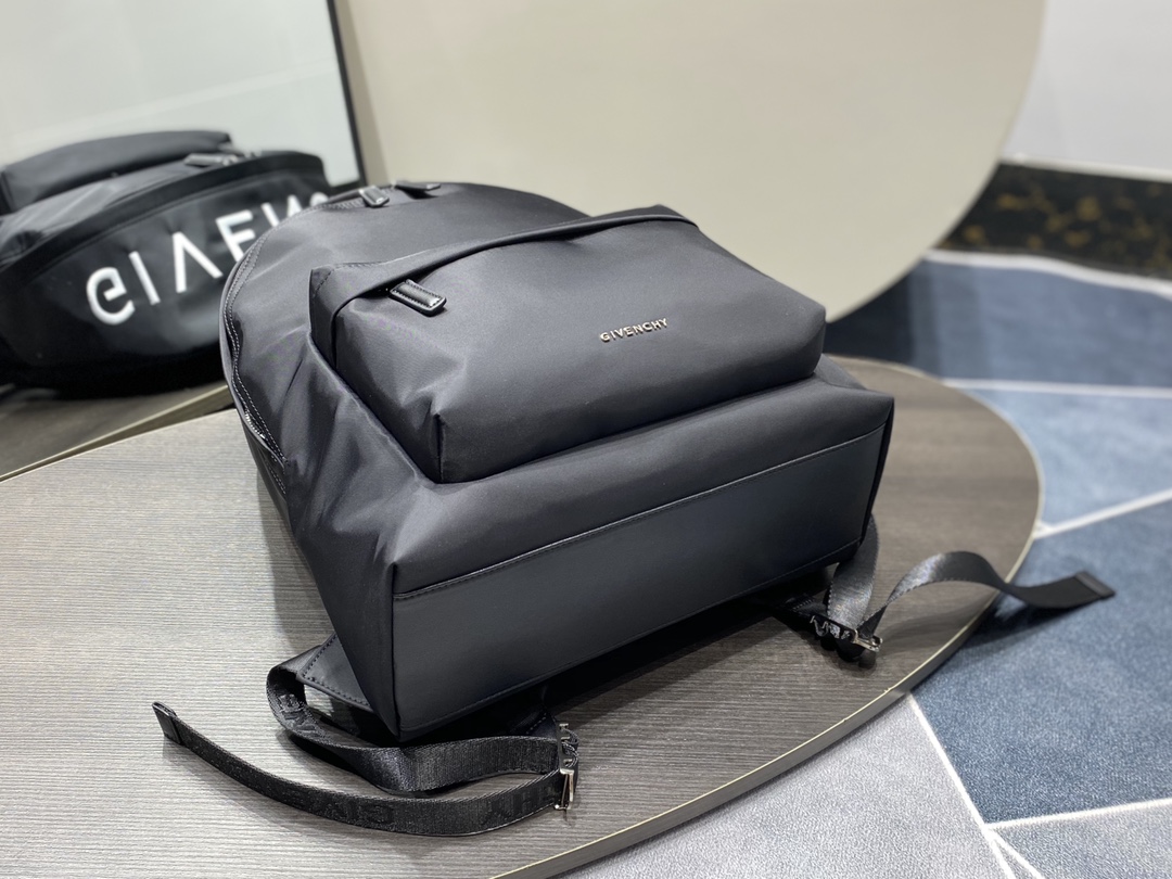 Givenchy Essentiel U Backpack Black For Women 16.9in/43cm BK508HK1F5-001
