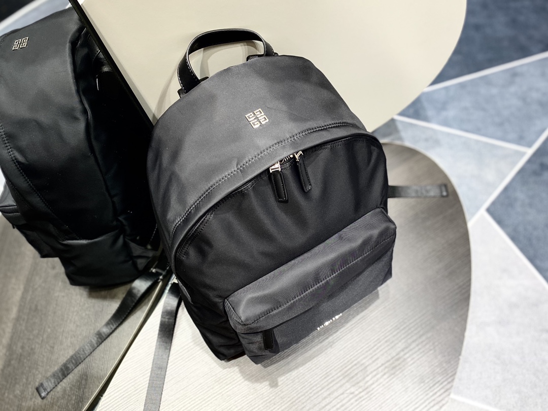 Givenchy Essentiel U Backpack Black For Women 16.9in/43cm BK508HK17N-001