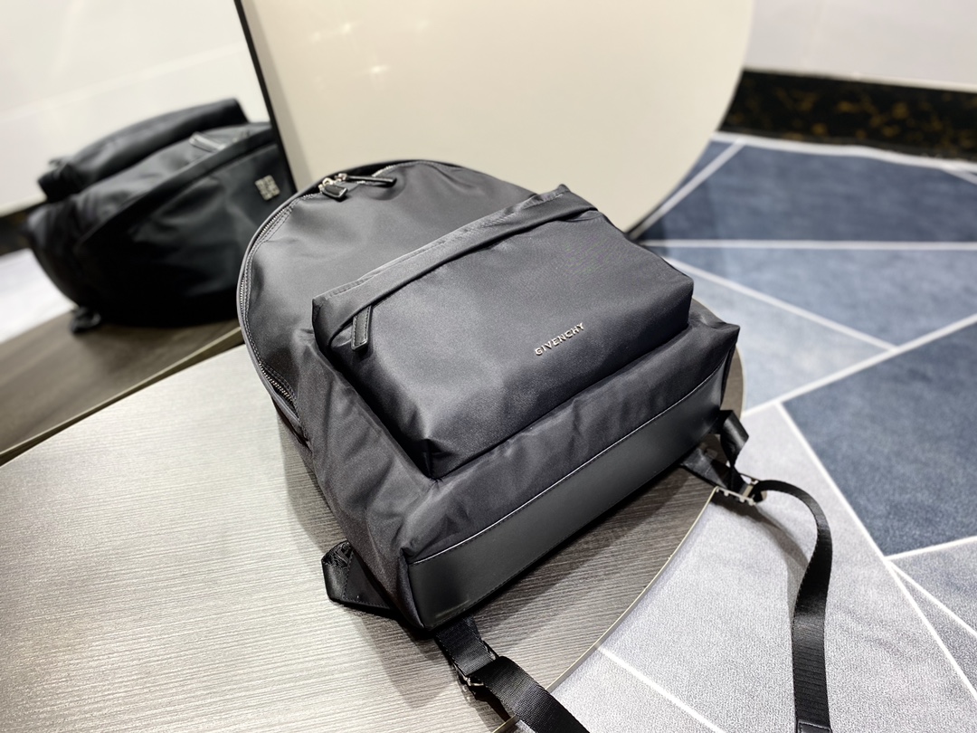 Givenchy Essentiel U Backpack Black For Women 16.9in/43cm BK508HK17N-001