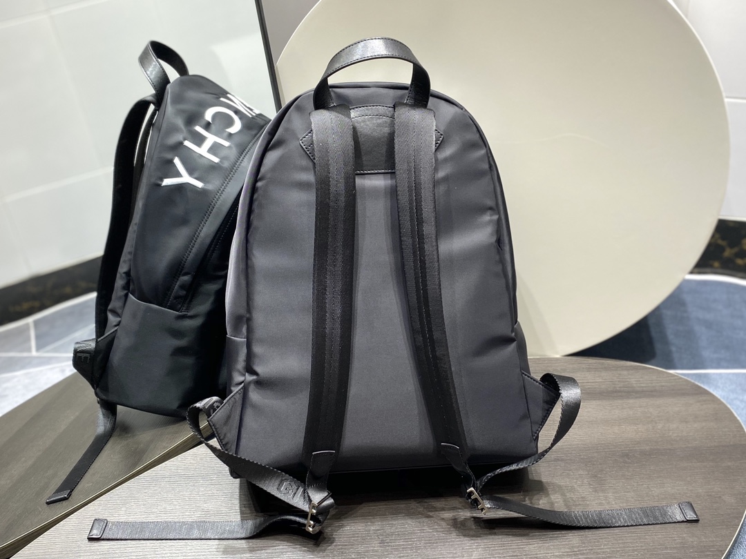Givenchy Essentiel U Backpack Black For Women 16.9in/43cm BK508HK1F5-001