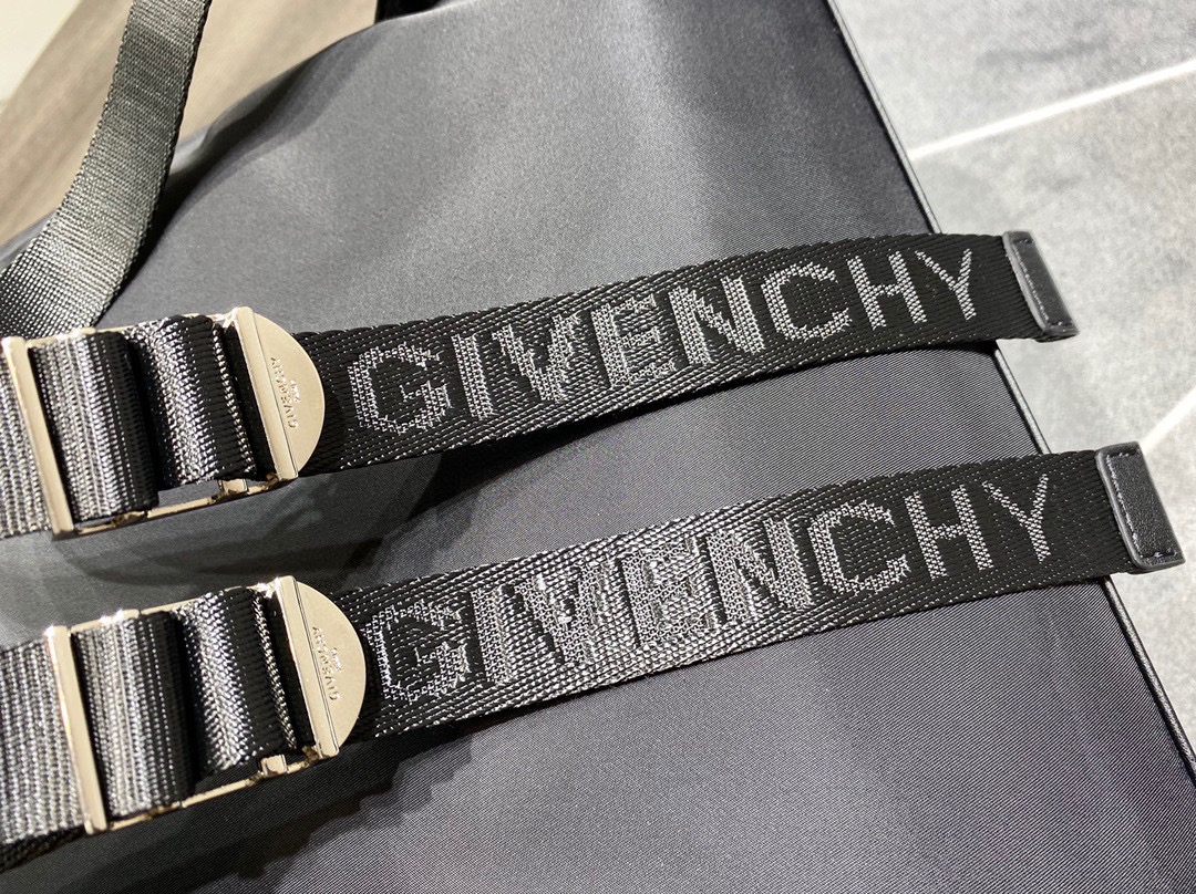 Givenchy Essentiel U Backpack Black For Women 16.9in/43cm BK508HK1F5-001