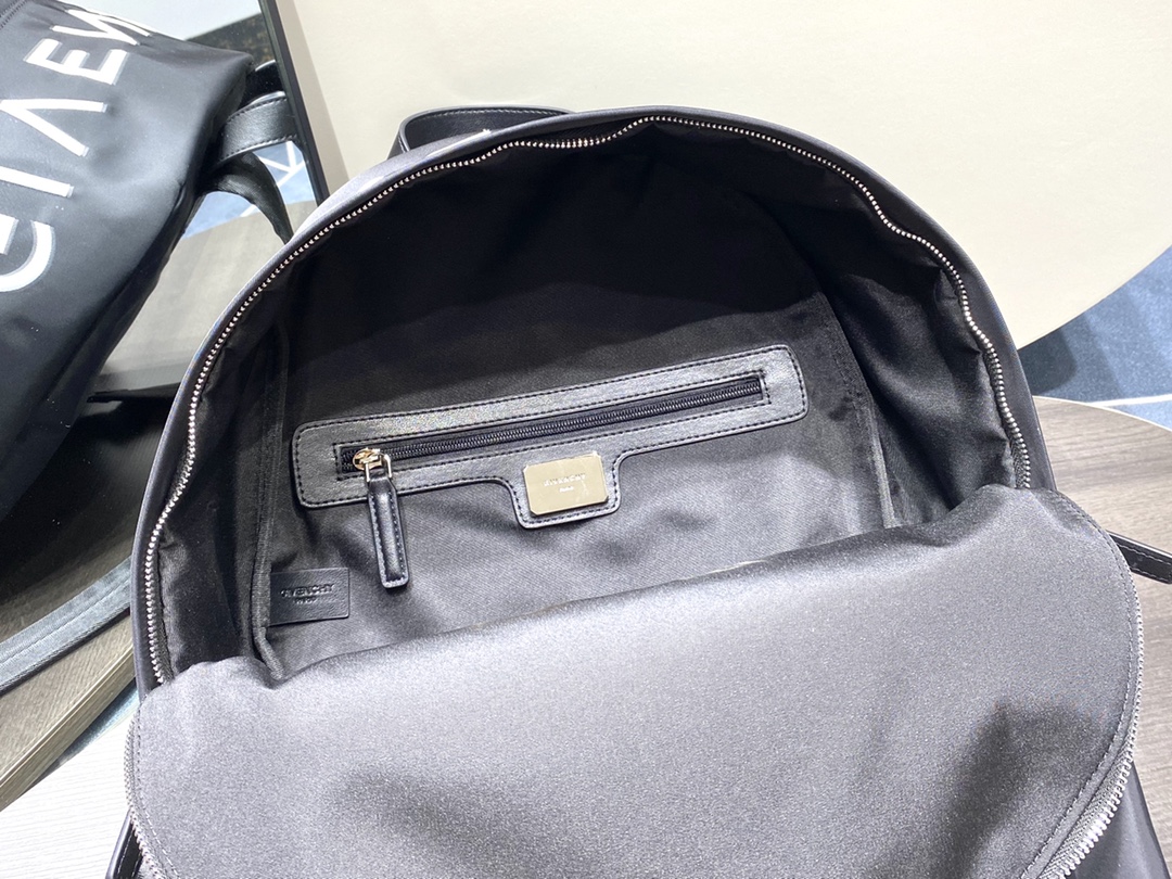 Givenchy Essentiel U Backpack Black For Women 16.9in/43cm BK508HK1F5-001