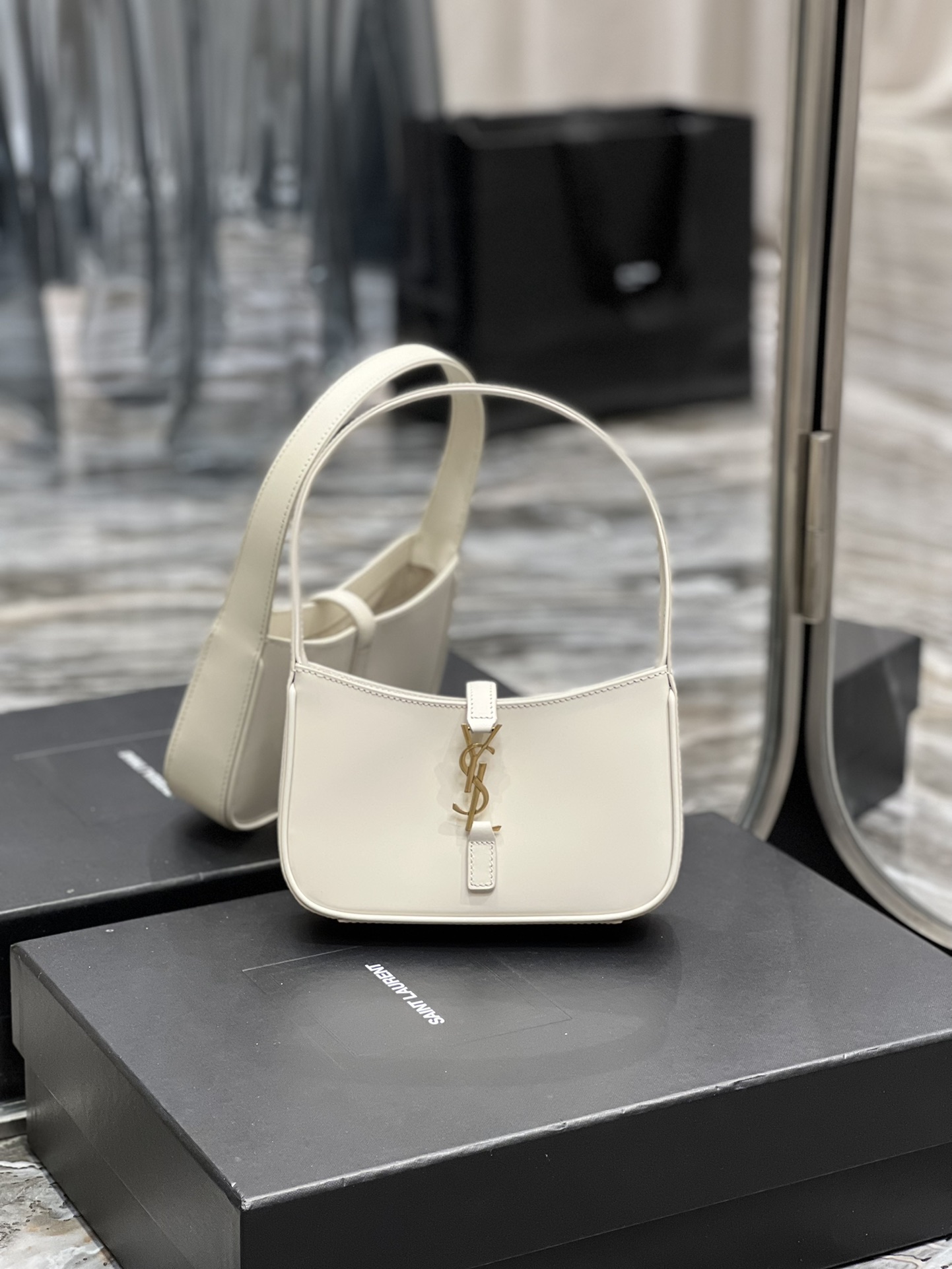 Sa1nt Lau*nt Le 5 A 7 Mini White For Women 7.5in/19cm 7103182R20W9207