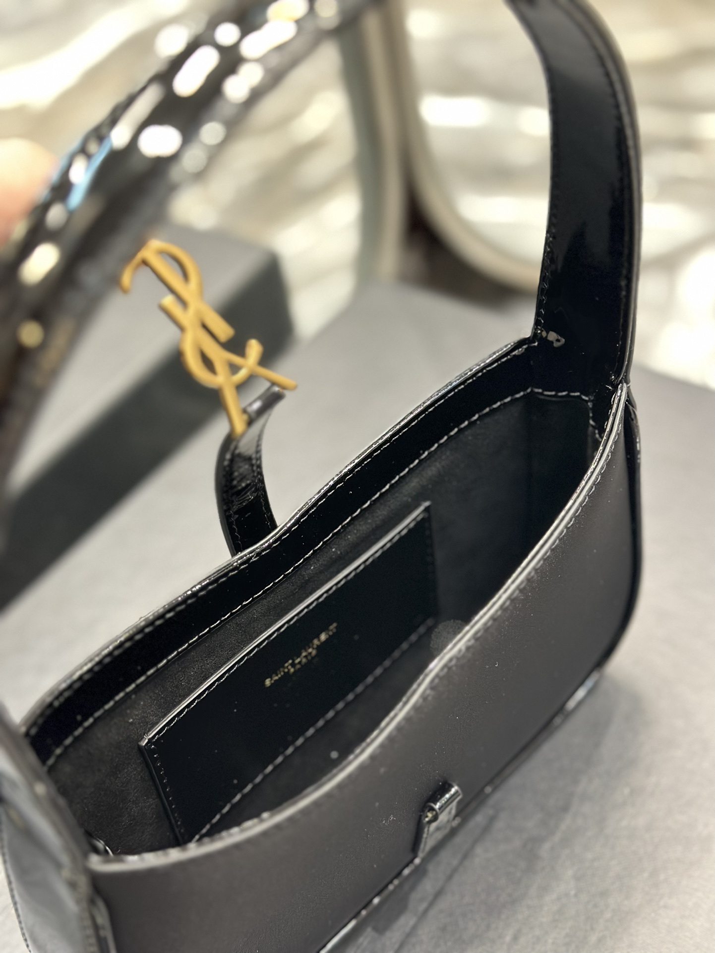 Sa1nt Lau*nt Le 5 A 7 Mini Black For Women 7.5in/19cm