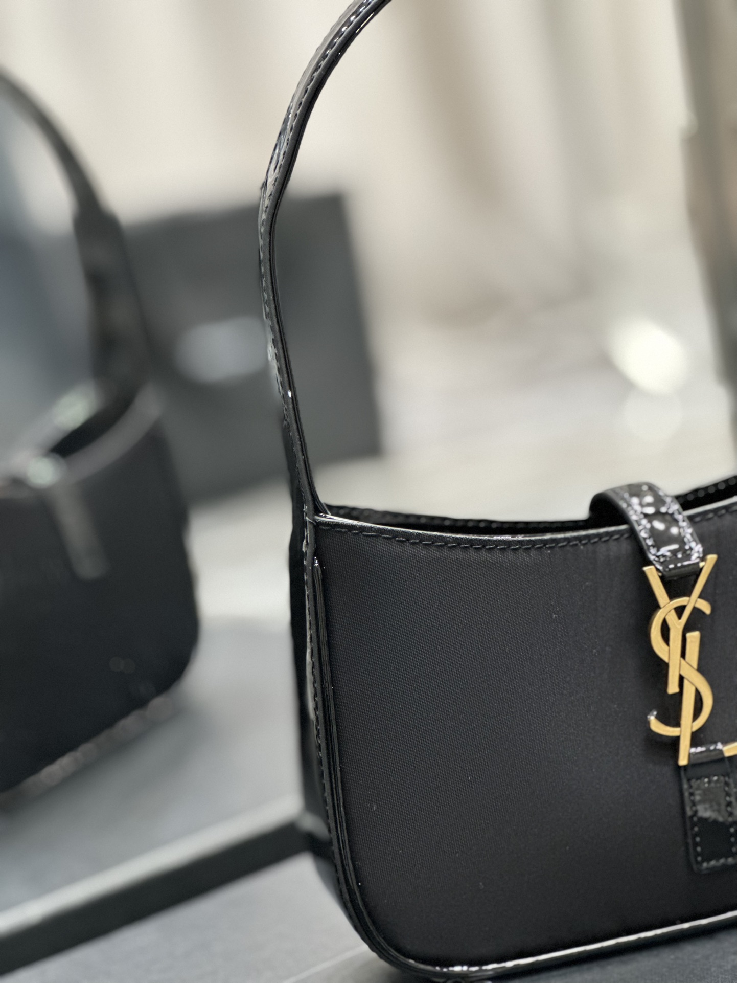 Sa1nt Lau*nt Le 5 A 7 Mini Black For Women 7.5in/19cm