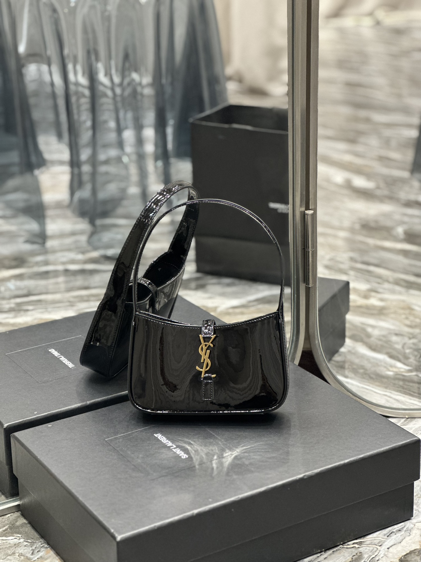 Sa1nt Lau*nt Le 5 A 7 Mini Black For Women 7.5in/19cm 7103180UF0W1000