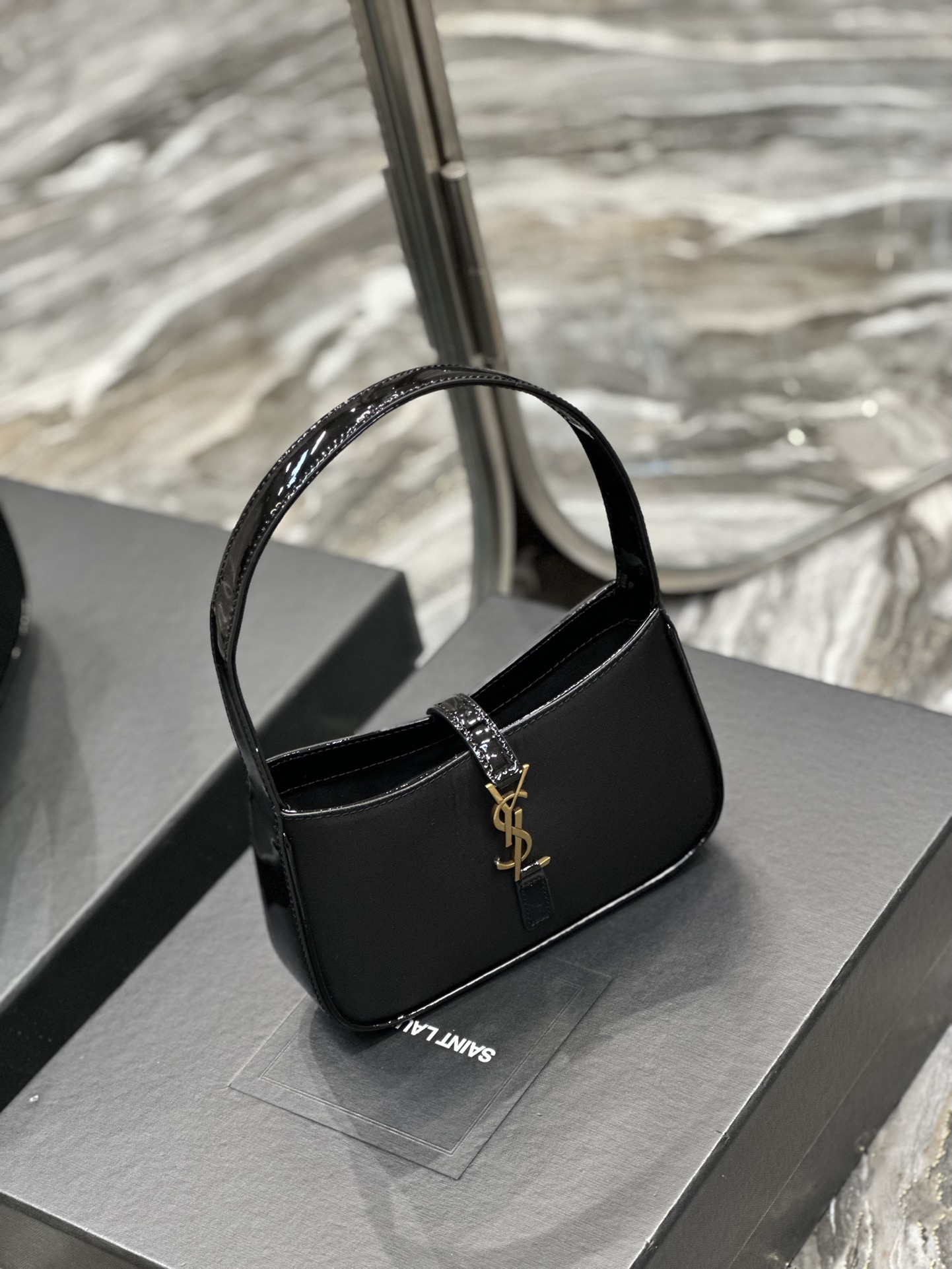 Sa1nt Lau*nt Le 5 A 7 Mini Black For Women 7.5in/19cm
