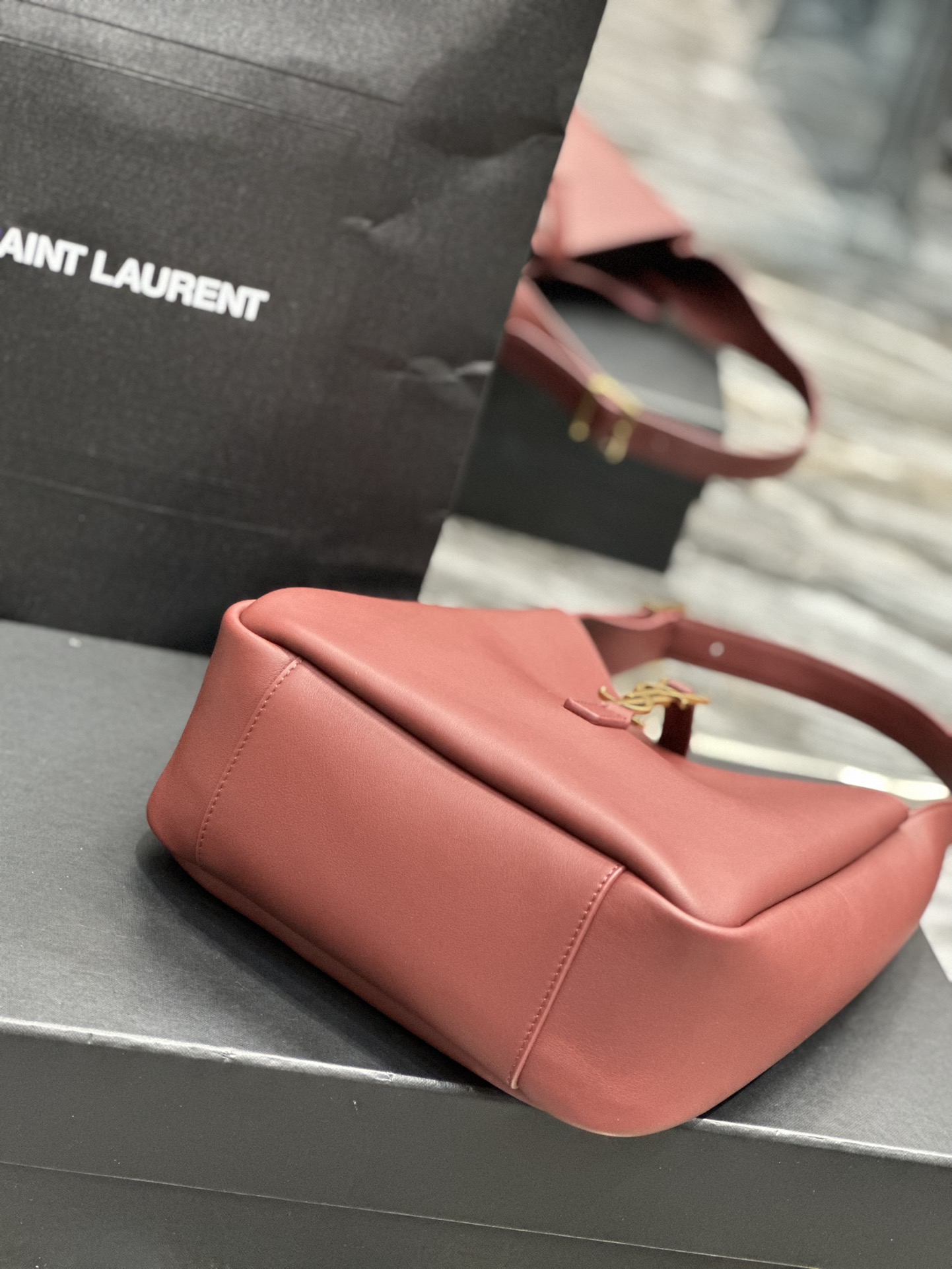 Sa1nt Lau*nt Le 5 A 7 Soft Small Black/Yellow/Burgundy For Women 9in/23cm 713938AAAUQ1000