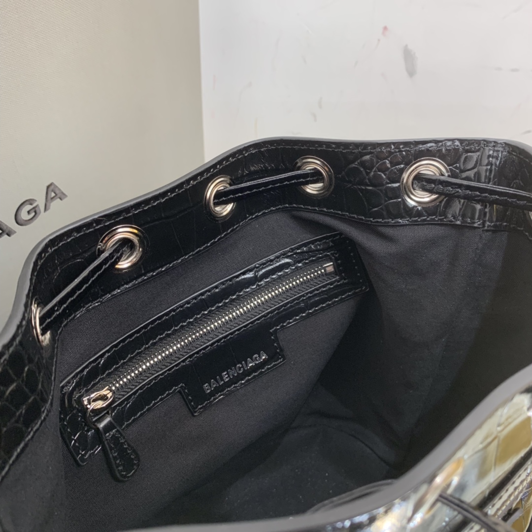 Ba1en*iaga Le Cagole XS Bucket Bag Black For Women 7.8in/19.8cm