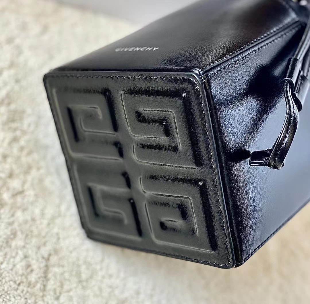 Givenchy Mini Cut Out Bucket Bag Black/White For Women 6.3in/16cm BB50NRB1GV 001