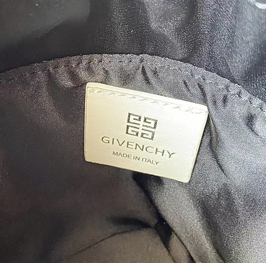 Givenchy Mini Cut Out Bucket Bag Black/White For Women 6.3in/16cm BB50NRB1GV 001