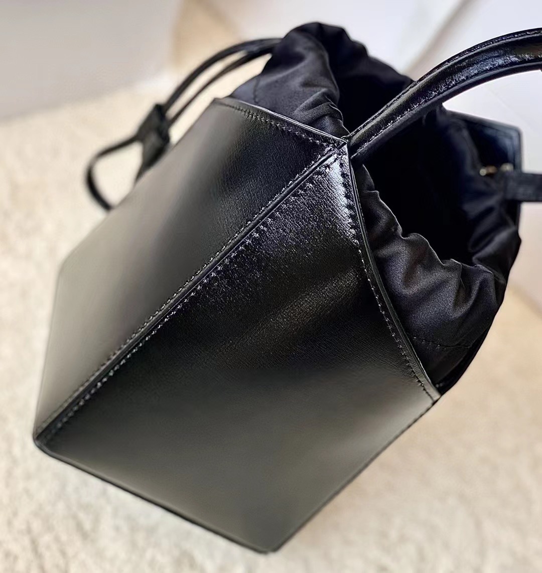 Givenchy Mini Cut Out Bucket Bag Black/White For Women 6.3in/16cm BB50NRB1GV 001