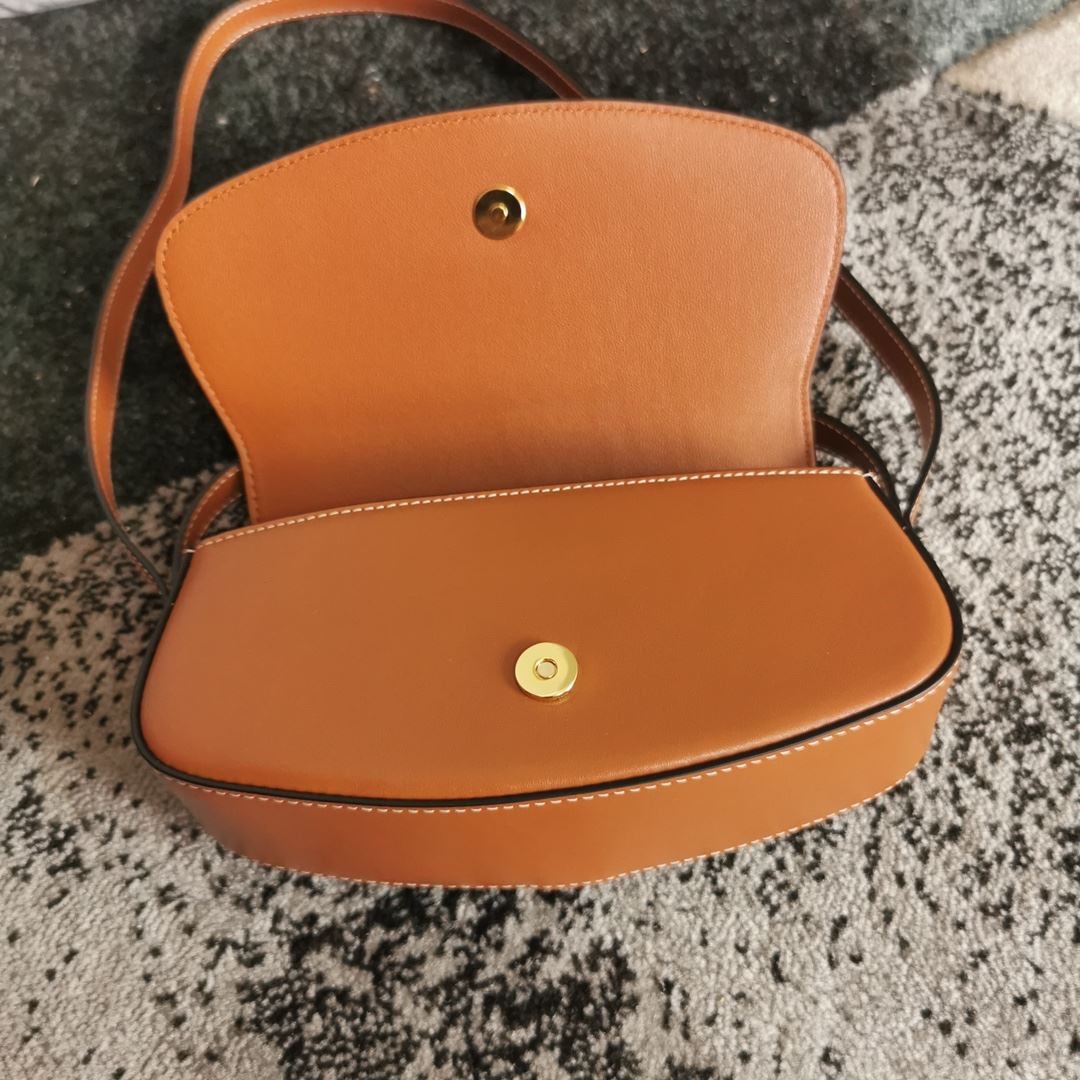 Ce1i*e Clutch On Strap Tabou In Triomphe Smooth White/Brown/Black For Women 7in/18cm 10I593DQ1.01CK
