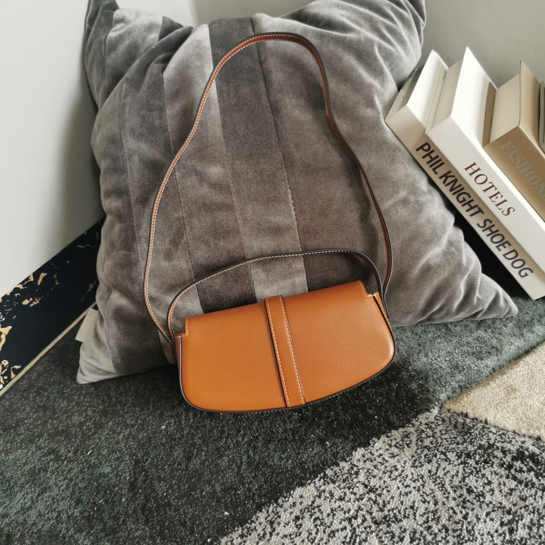 Ce1i*e Clutch On Strap Tabou In Triomphe Smooth White/Brown/Black For Women 7in/18cm 10I593DQ1.01CK