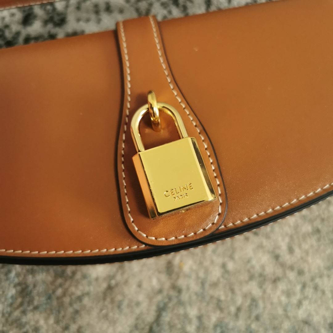 Ce1i*e Clutch On Strap Tabou In Triomphe Smooth White/Brown/Black For Women 7in/18cm 10I593DQ1.01CK