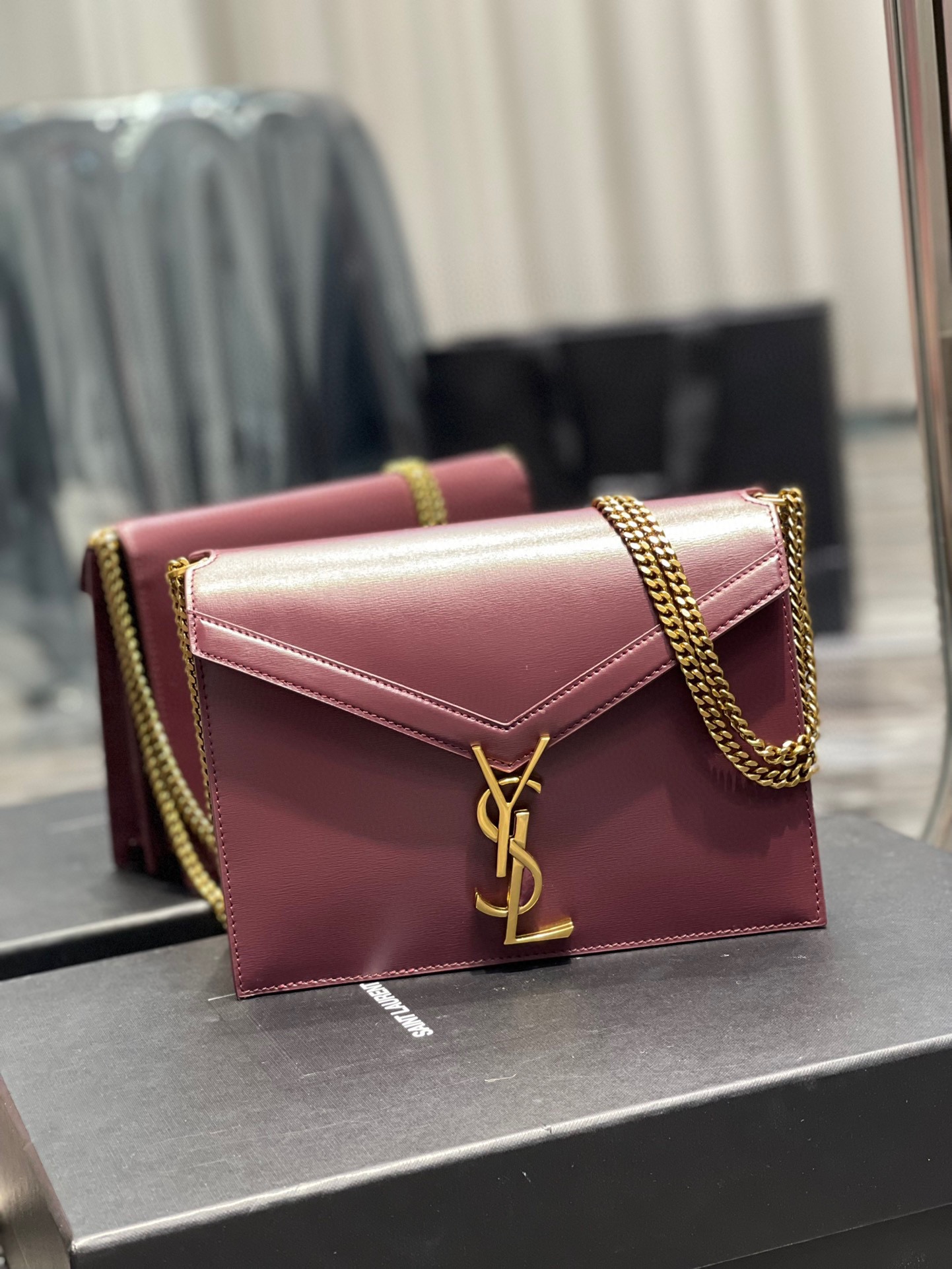 Sa1nt Lau*nt Cassandra Medium Chain Bag Black/White/Red/Green/Burgundy For Women‎ 8.6in/22cm