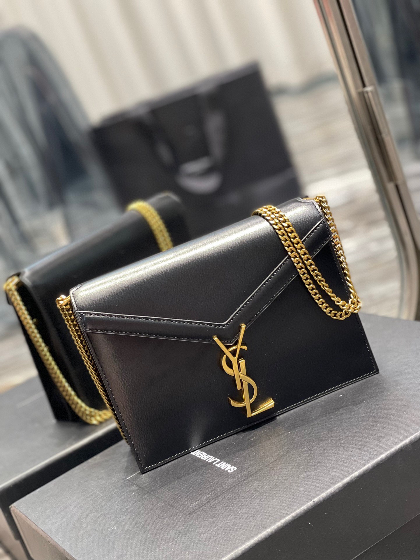 Sa1nt Lau*nt Cassandra Medium Chain Bag Black/White/Red/Green/Burgundy For Women‎ 8.6in/22cm