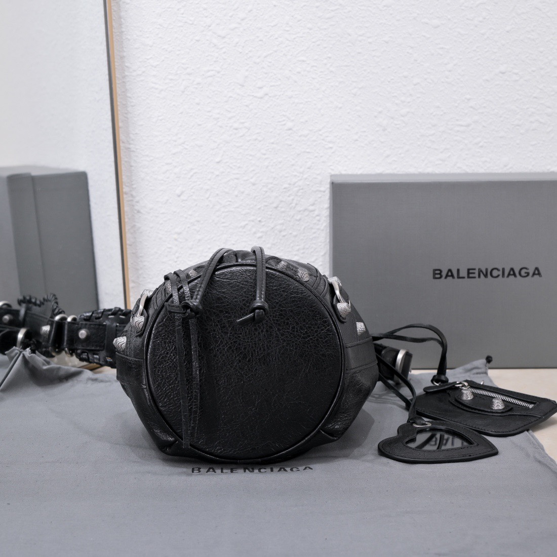 Ba1en*iaga Le Cagole Xs Bucket Bag White/Black/Light Black/Grey/Light Grey For Women 7.8in/20 cm 7024311VG9Y9104