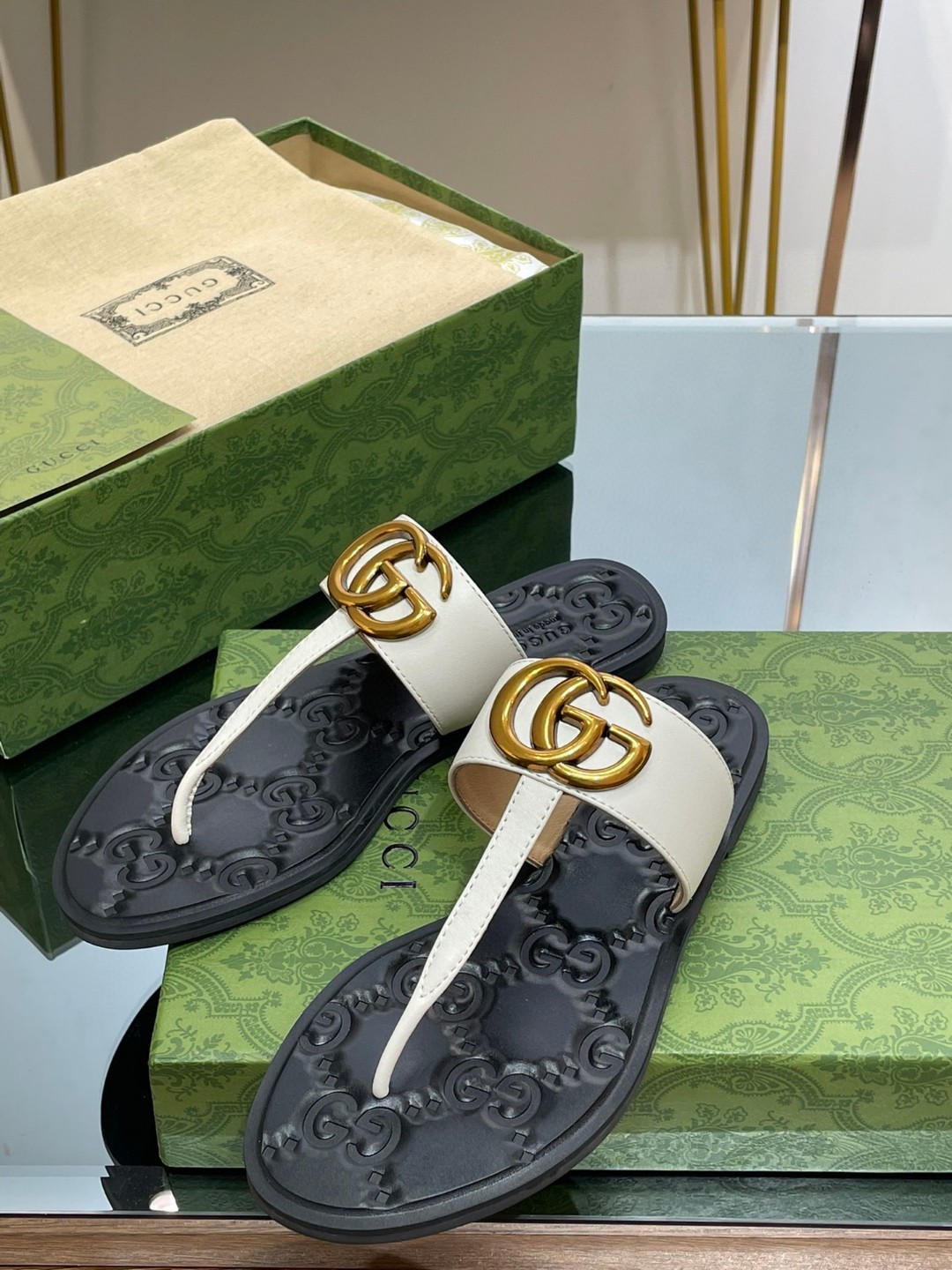Gvc*1 Thong Sandal With Double G White For Women 