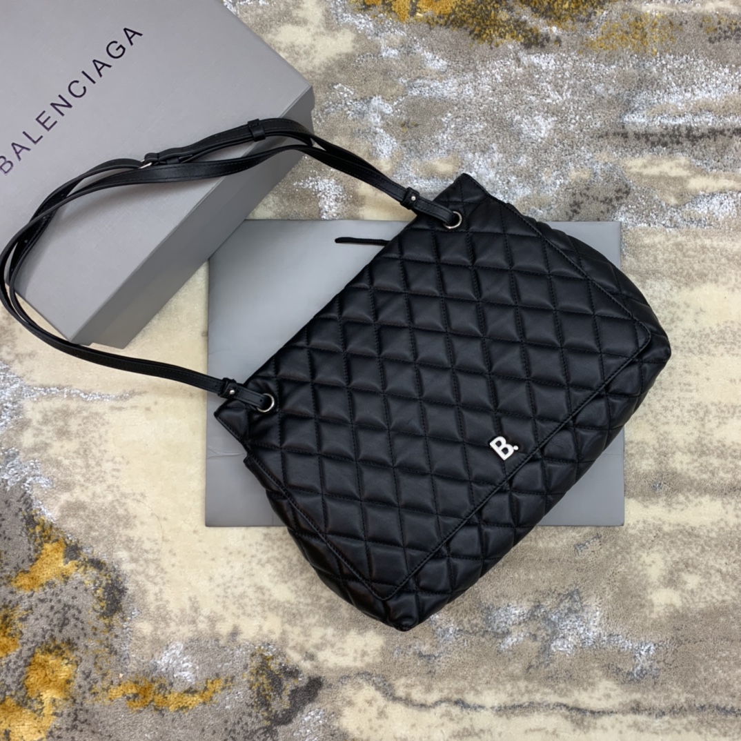 Ba1en*iaga Touch B. Shoulder Bag Quilted Large In Black For Women 14n/36cm