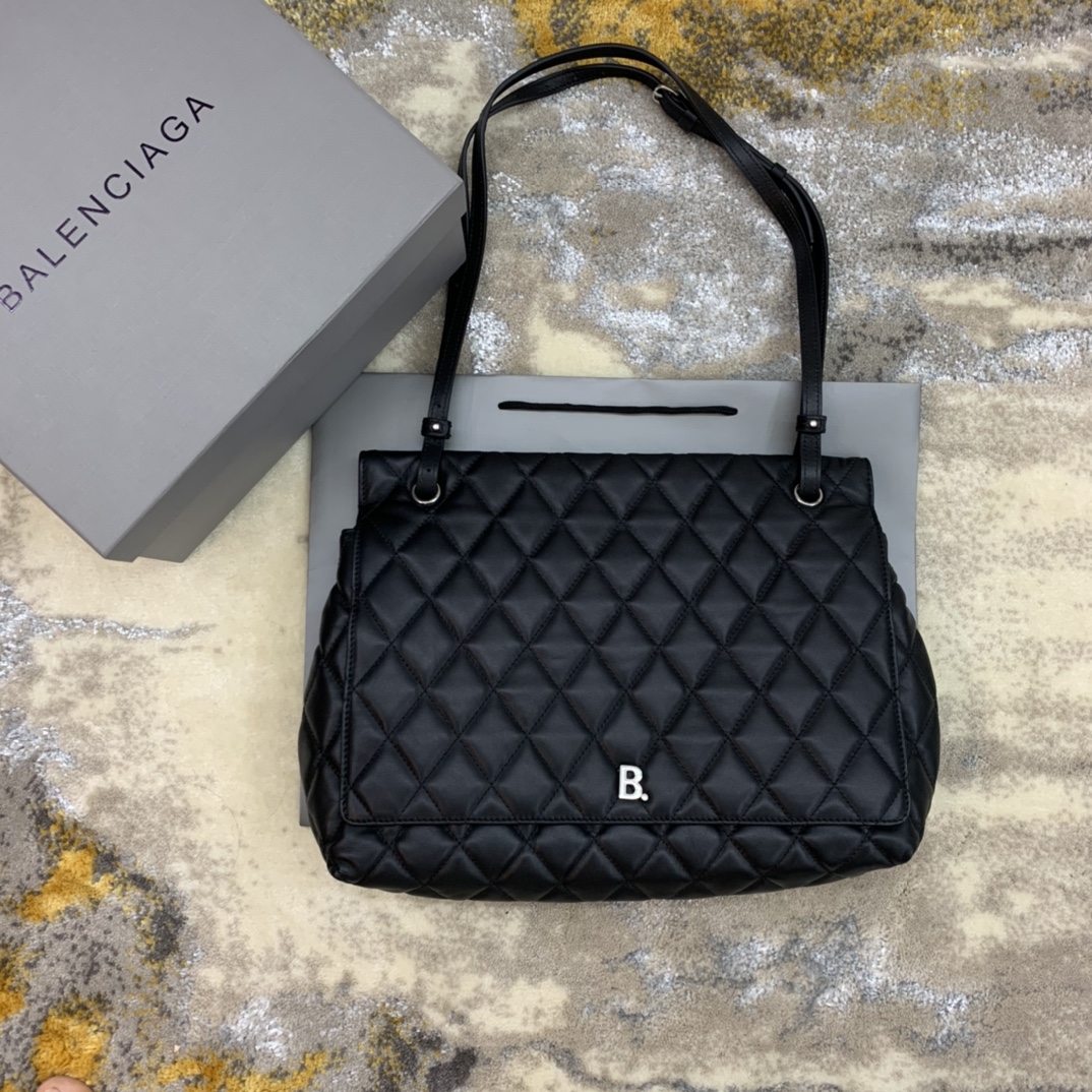 Ba1en*iaga Touch B. Shoulder Bag Quilted Large In Black For Women 14n/36cm