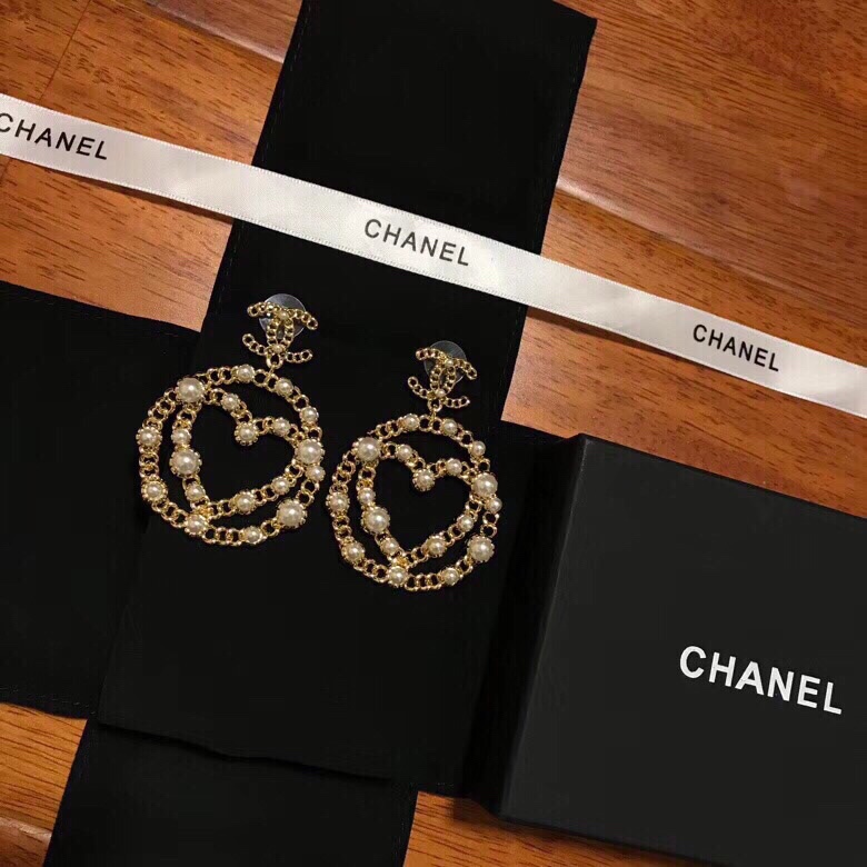 Ch**el Heart In Circle Frame Chain Earrings Gold Tone For Women