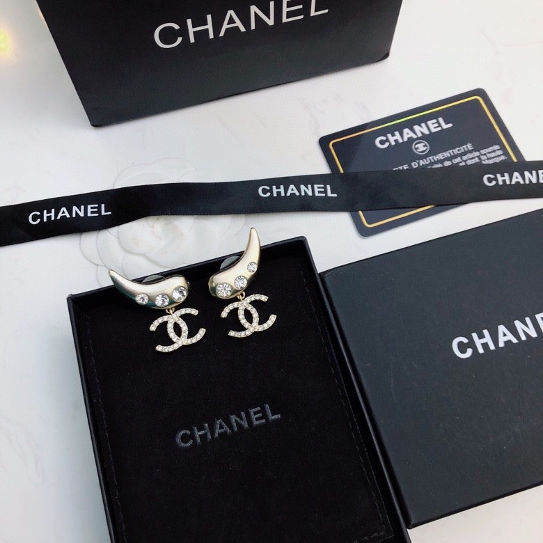Ch**el Horn Shape Earrings Gold Tone For Women