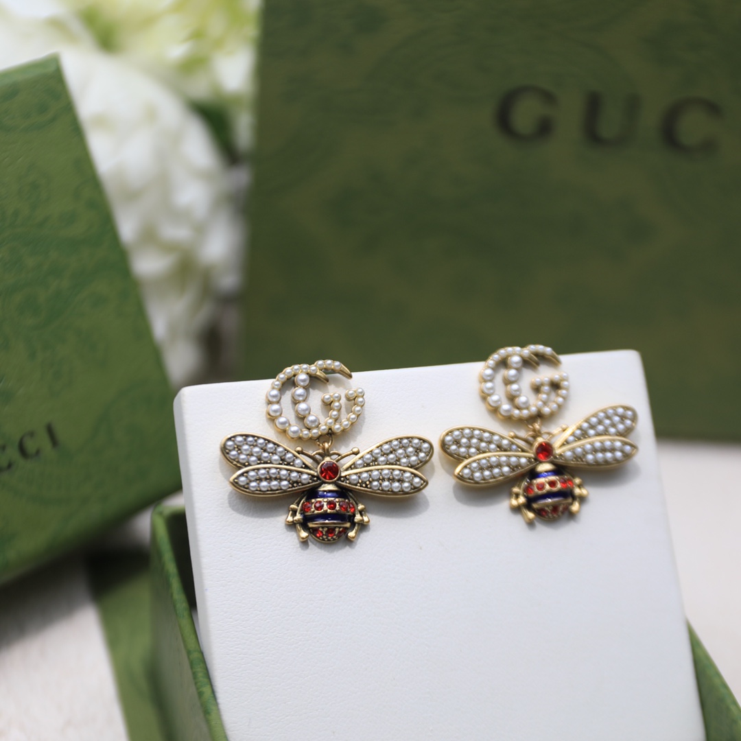 Gvc*1 Interlocking And Bee Pearl Earrings Gold Tone For Women