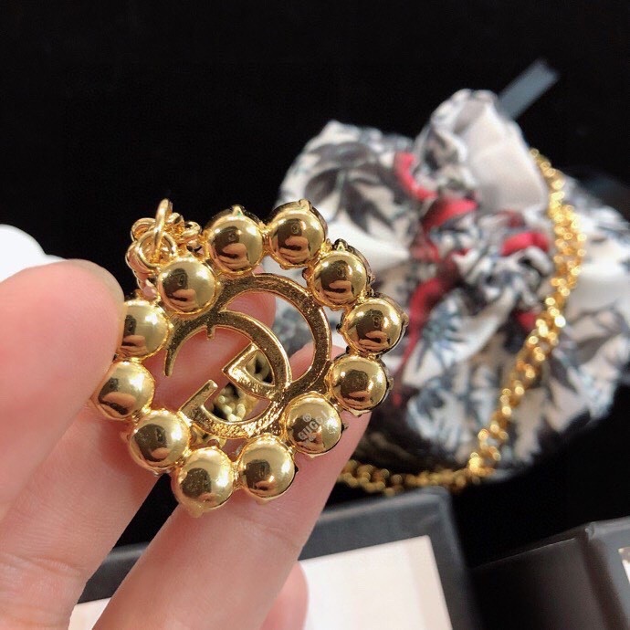 Gvc*1 Mini Pearl Border Frame Pendant Necklace Gold Tone For Women