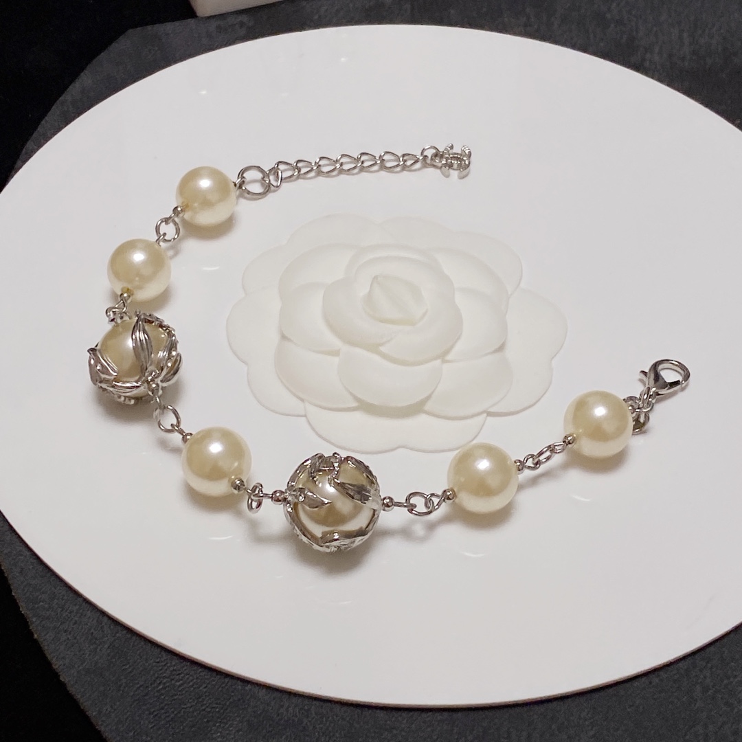 Ch**el Pearl Bracelet Beige For Women