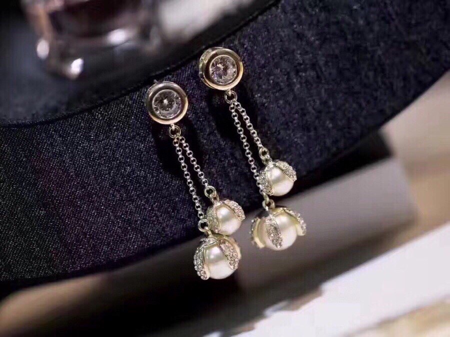 Ch**el Two Pearls Noble Earrings Silver Tone For Women