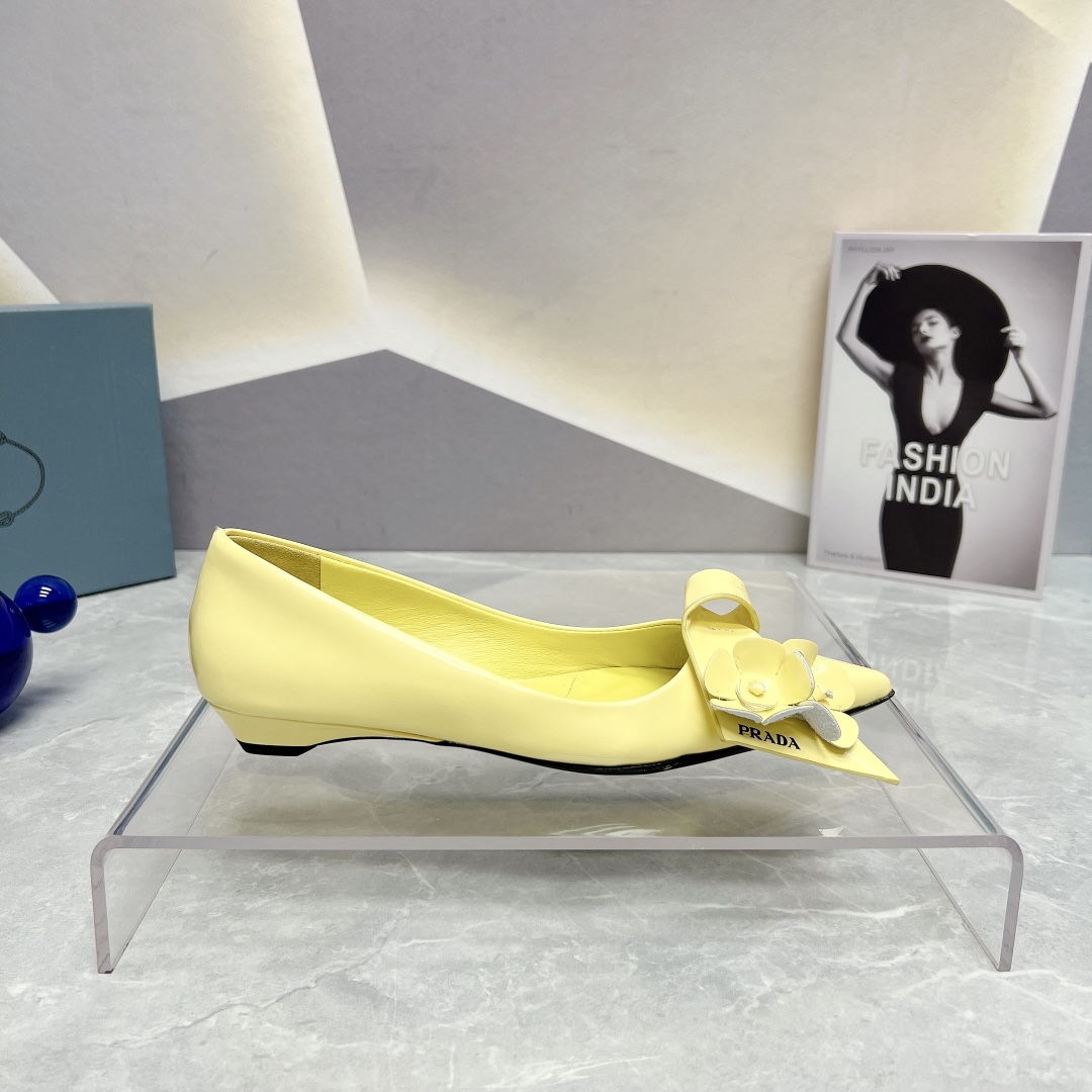 Pra*a Patent Pumps Yellow For Women