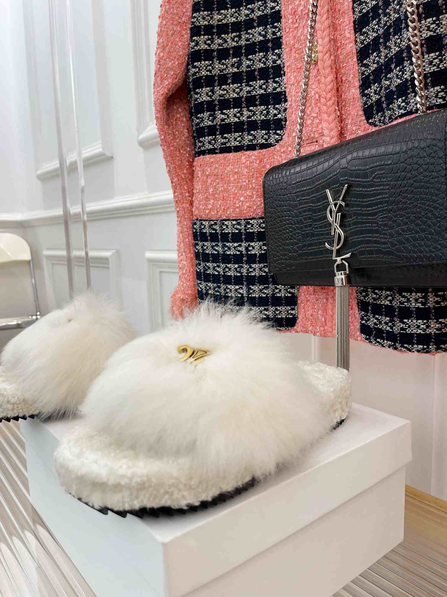Ce1i*e Clea Triomphe Slide With Fur White For Women