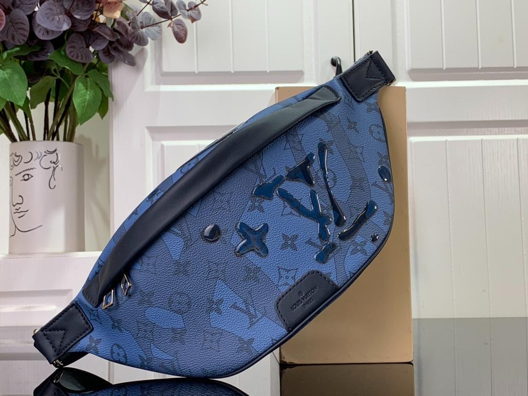 L0vis Vvtt0n Discovery Bumbag Blue For Men 44 cm/ 17.3 in M22576