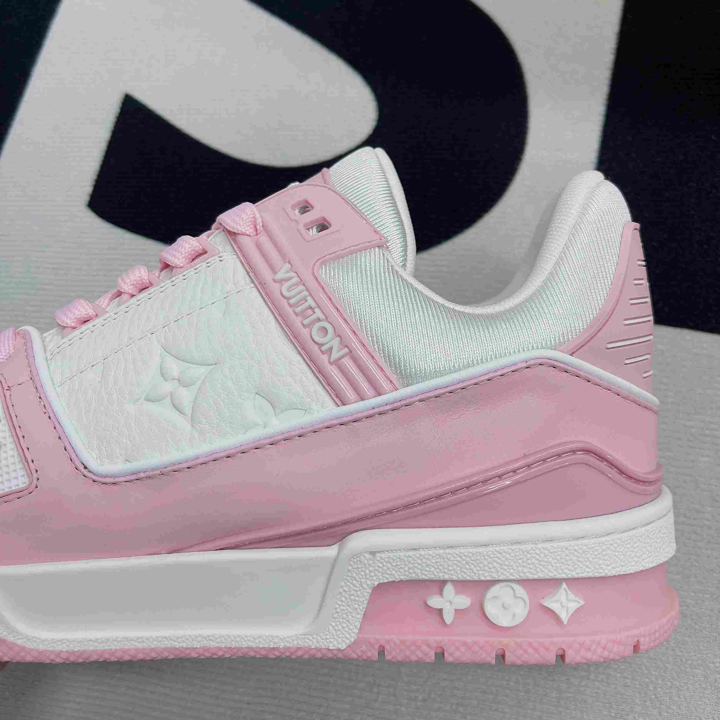 L0vis Vvtt0n LV Trainer Sneaker Pink For Men 1ABOEI