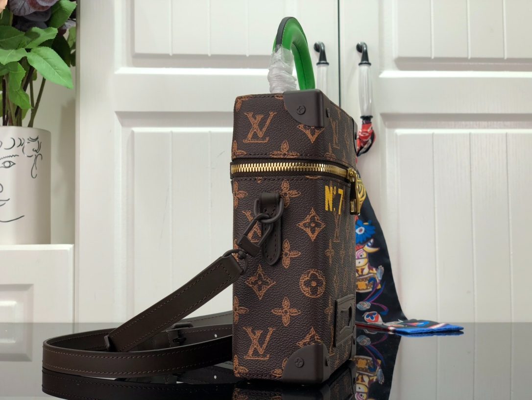 L0vis Vvtt0n Vertical Box Trunk Bag Monogram Brown For Women 8.6in/22cm