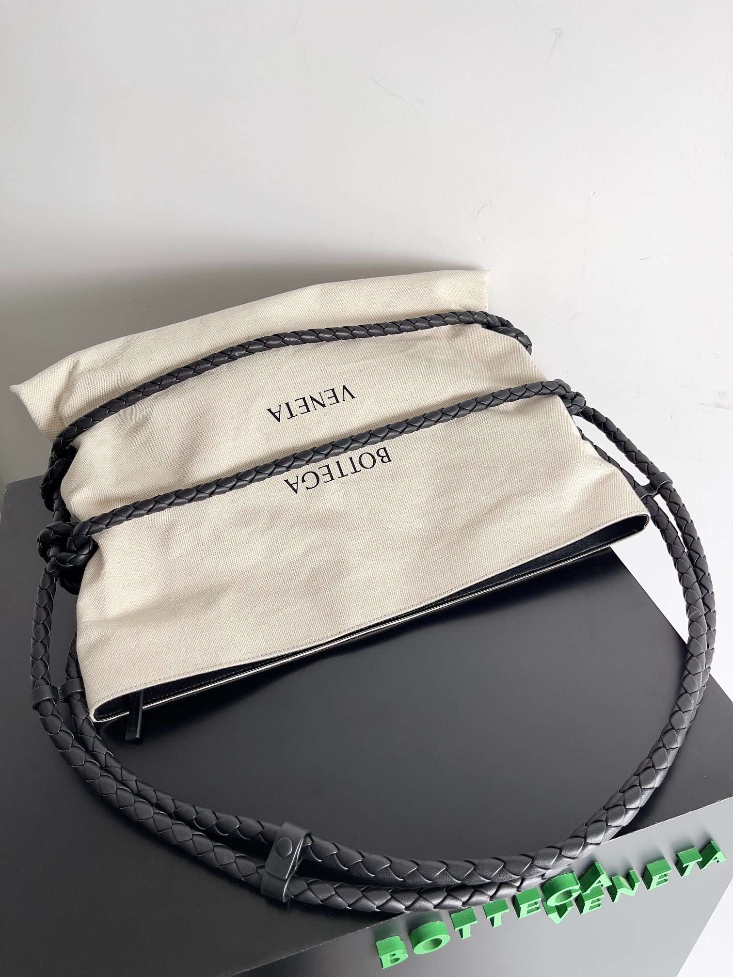 B0tt*ga Ven*ta Quadronno Shoulder Bag Cream For Women 18in/46cm